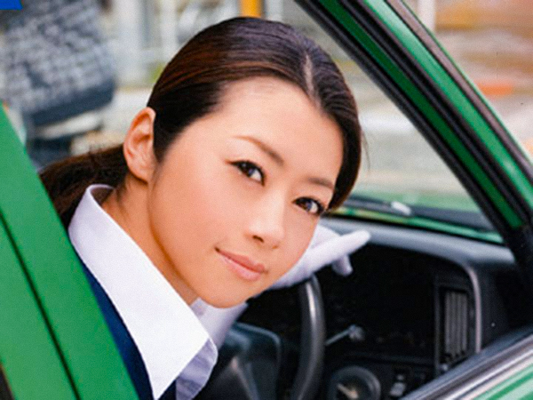 【淫乱×北条麻妃】美人タクシー運転手がお客さんの極太オチンポご奉仕フェラ！膨張しすぎてたまらずお口に大量発射！