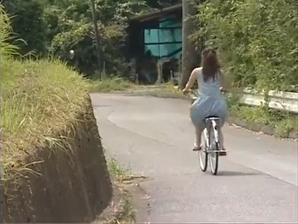 【ヘンリー塚本】自転車漕いだ美女を転ばせて気絶したところを強制ファック！生チンポぶっ刺して理性崩壊全身アクメ！